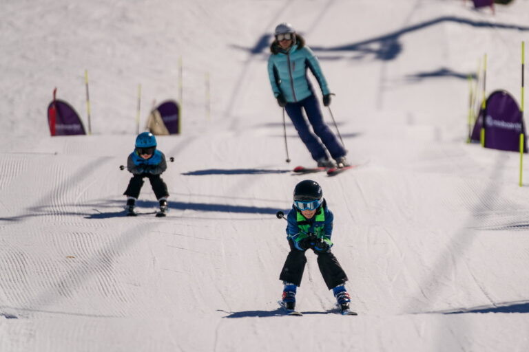 Location Ski Enfant Les Gets : Équiper Toute la Famille avec Berthet Sports